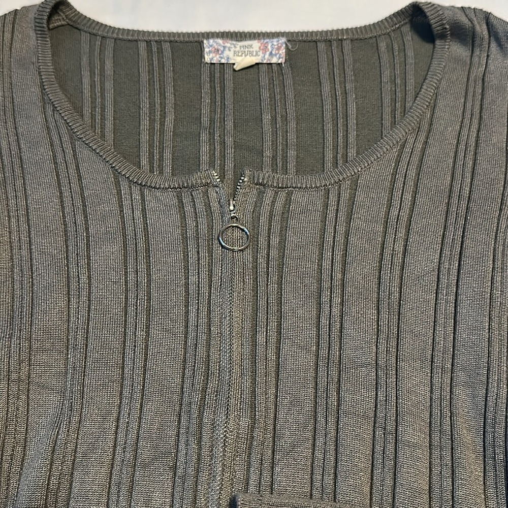 Pink Republic Olive Ribbed Zipper Top Size Large - Picture 3 of 4